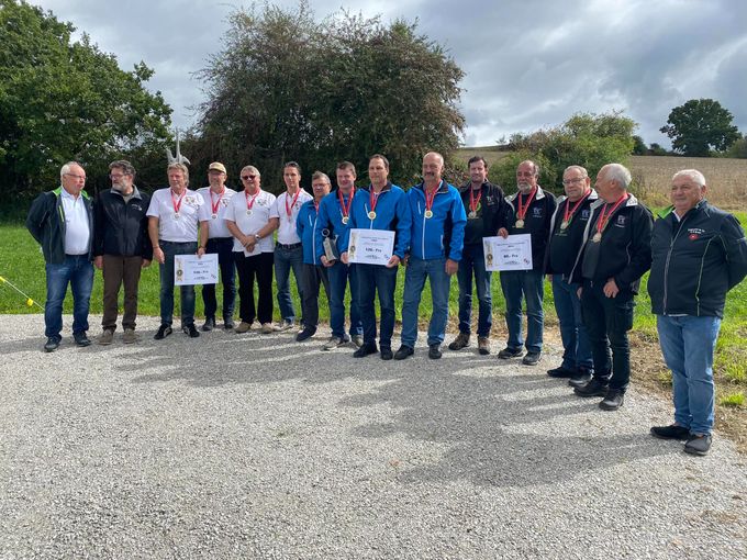 Podium Coupe de la Broye 2022 à Léchelles, 1er au centre Vallon 378 pts, 2ème en blanc Fétigny 373 pts et 3ème en noir Murist 369 pts